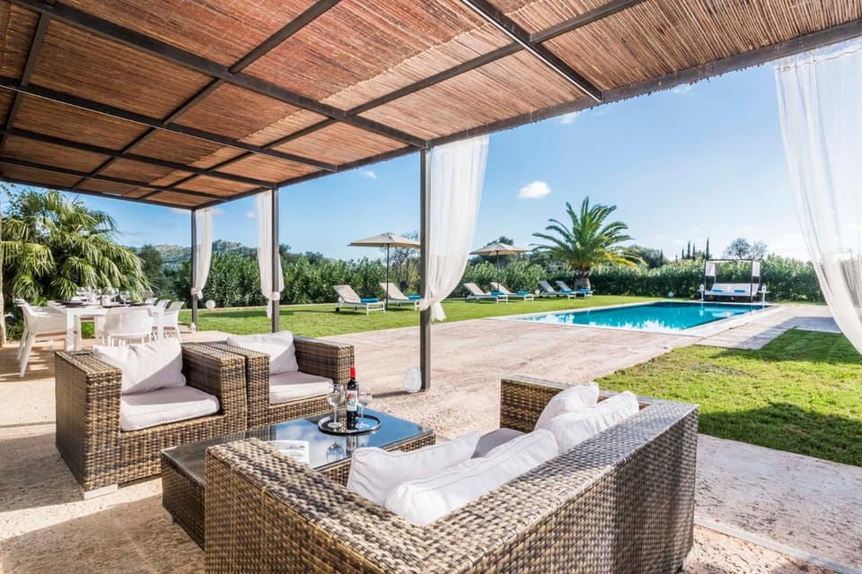 Property building, Balcony/Terrace, Living room