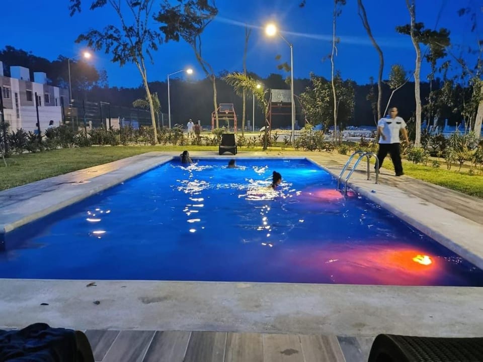 Swimming pool, Swimming pool