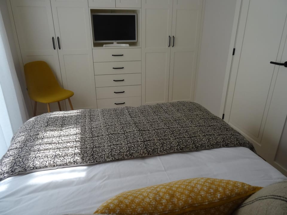 TV and multimedia, Photo of the whole room, Bedroom, wardrobe