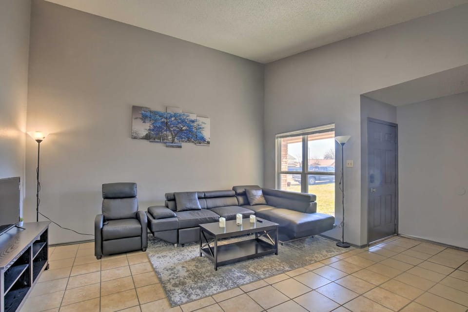 San Antonio Abode with Yard 17 Mi to Downtown! House in San Antonio