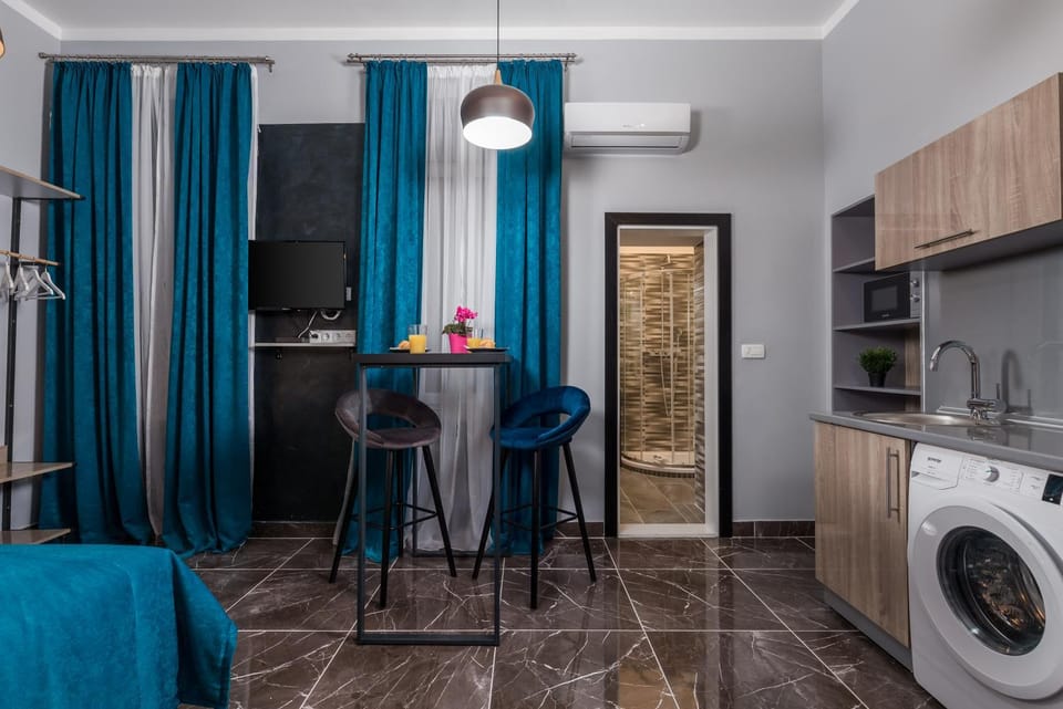 Bed, TV and multimedia, Kitchen or kitchenette