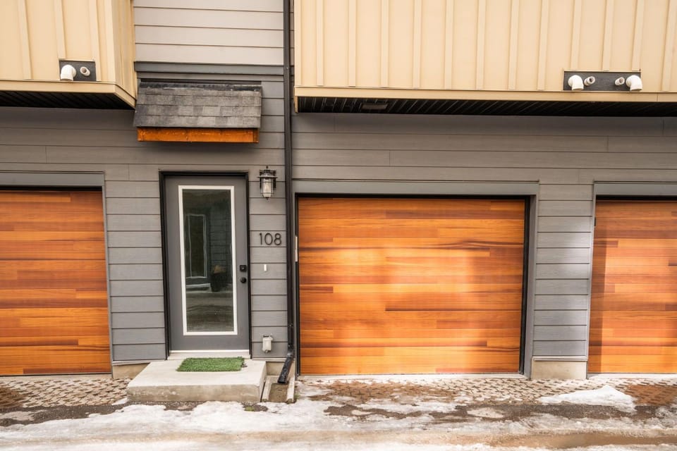 Casa de Luna by Canadian Rockies Vacation Rentals Apartment in Canmore
