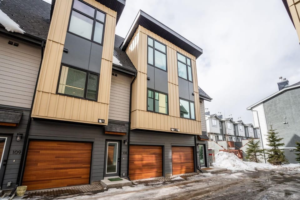 Casa de Luna by Canadian Rockies Vacation Rentals Apartment in Canmore