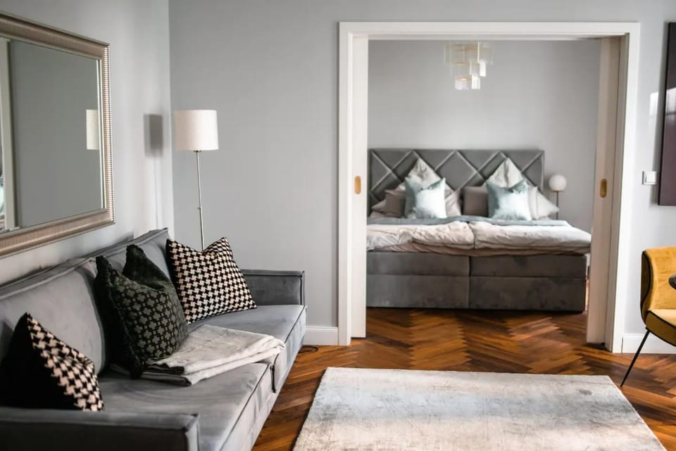 Bed, Living room, Photo of the whole room, Seating area, Bedroom