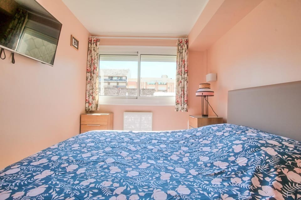 TV and multimedia, Photo of the whole room, Quiet street view, Inner courtyard view