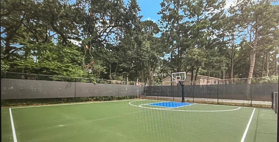On Island Pool, pet friendly, free tennis &parking House in Hilton Head Island
