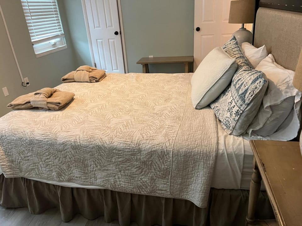 On Island Pet Friendly Free Parking Pool Tennis House in Hilton Head Island