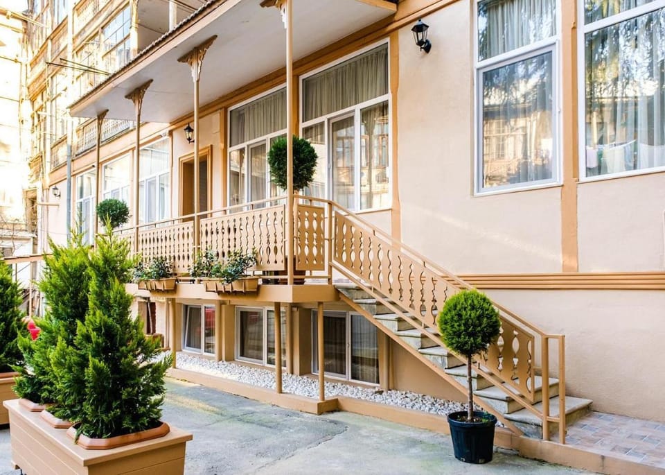 Property building, Facade/entrance, Balcony/Terrace