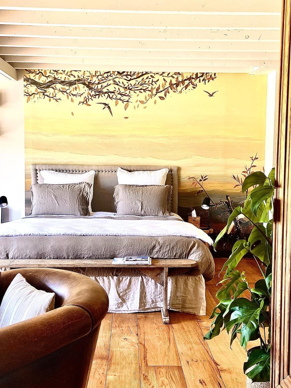 Bed, Photo of the whole room, Decorative detail, Bedroom