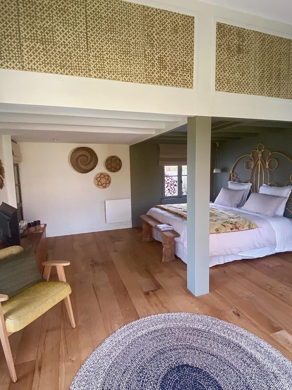 Bed, Photo of the whole room, Decorative detail, Bedroom