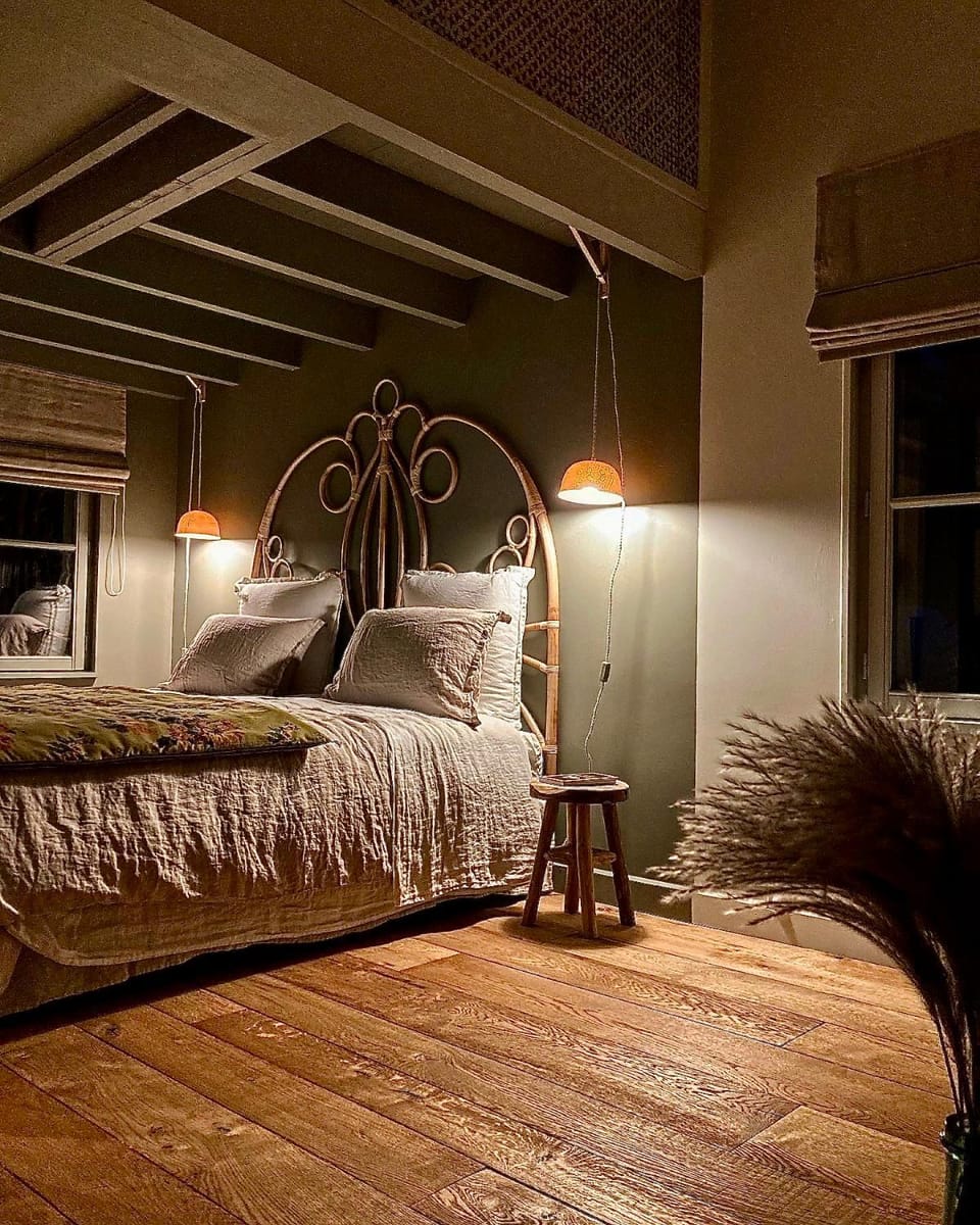 Bed, Photo of the whole room, Decorative detail, Bedroom