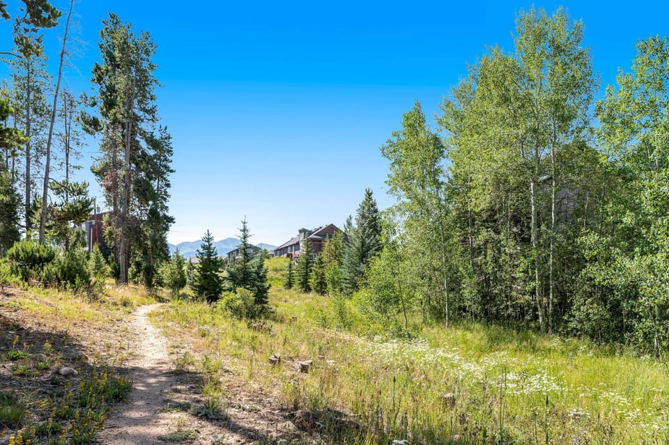 Misty Meadow House in Fraser