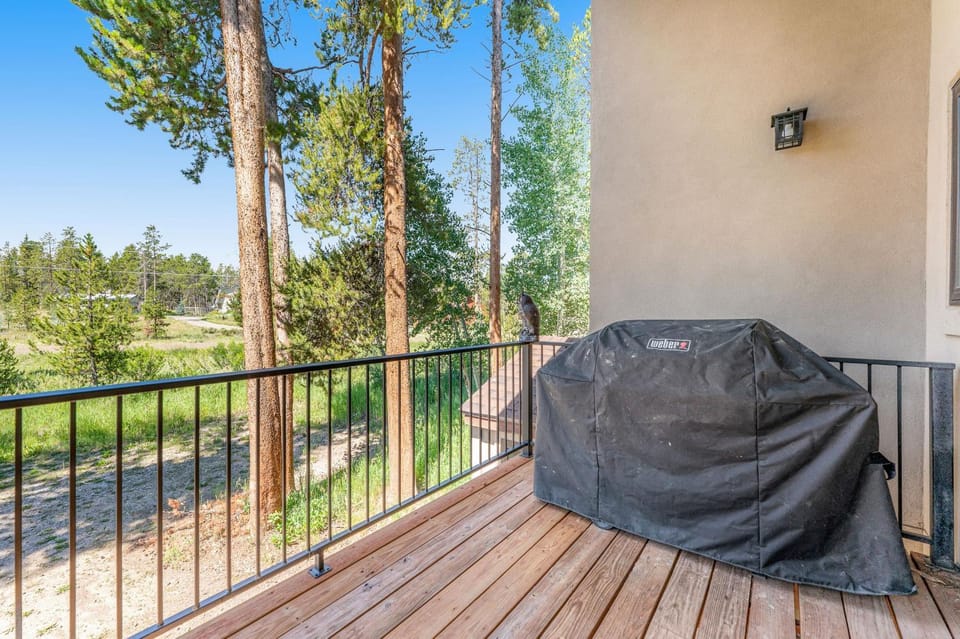 Misty Meadow House in Fraser