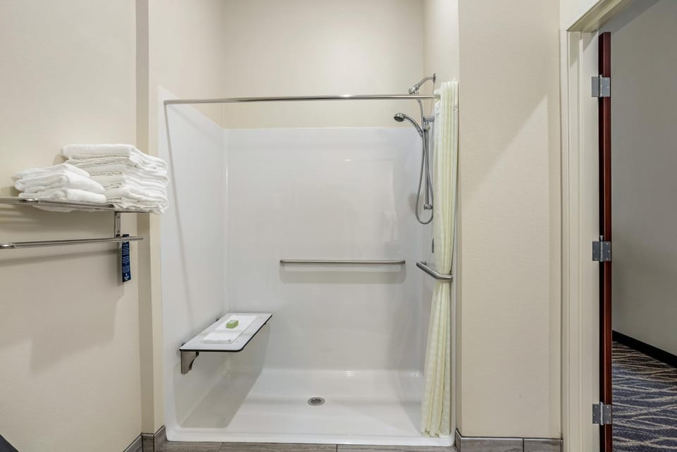 Shower, Bathroom, towels