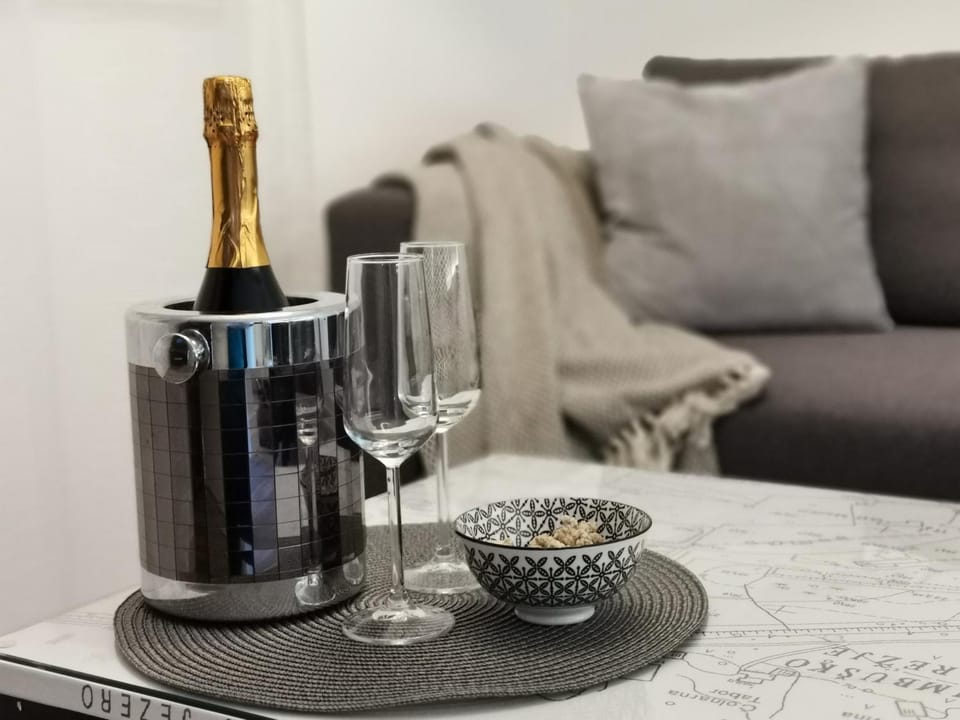Living room, Food and drinks
