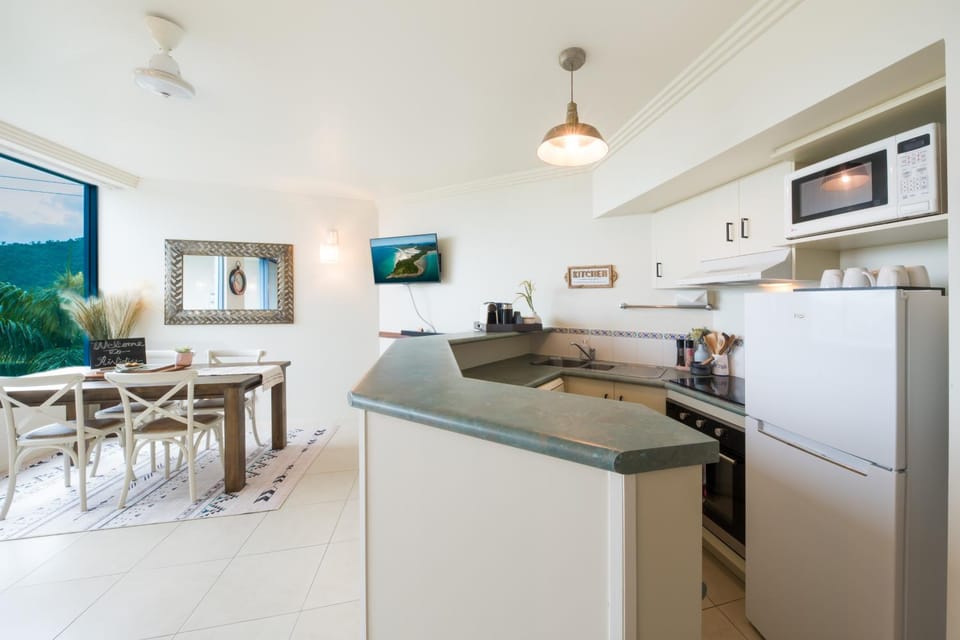 ☆Airliedise☆NO hills☆Kitchen☆5min walk 2 Ferry terminal☆WiFi☆Netflix Apartment in Airlie Beach