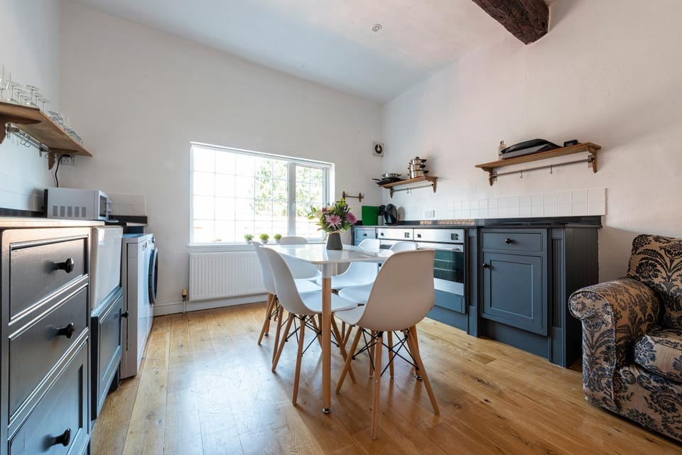 Kitchen or kitchenette, kitchen