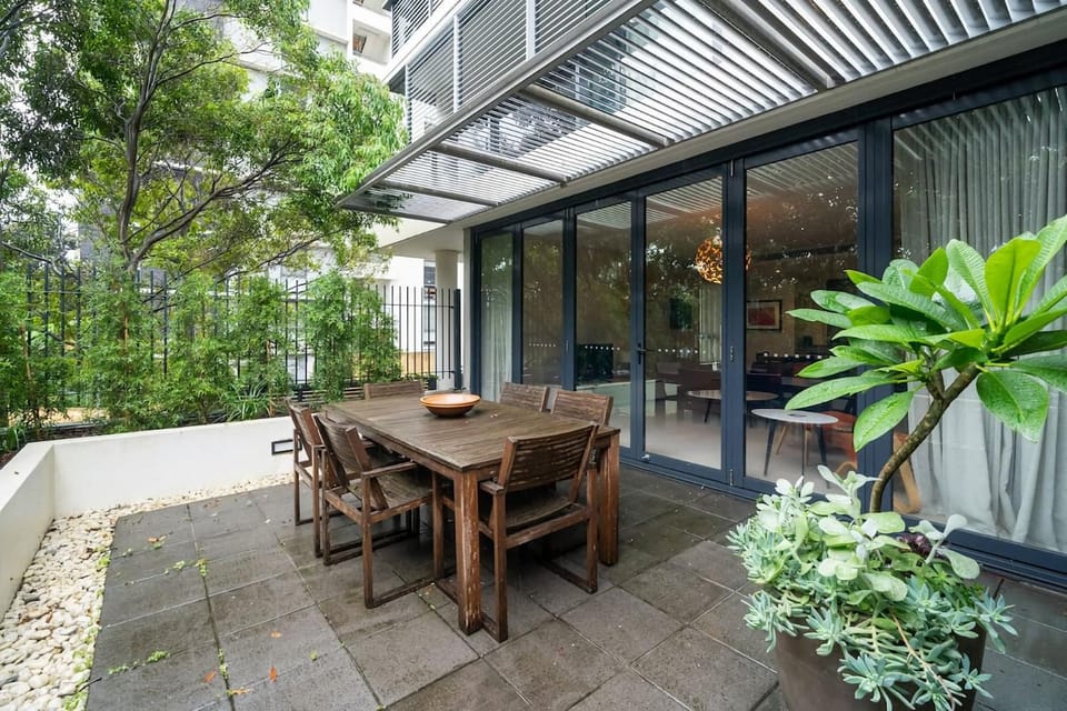 Leafy Inner City Apartment Near Sydney CBD Apartment in Sydney