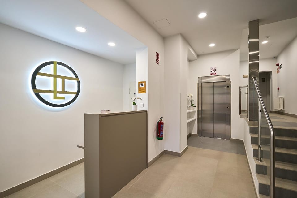 Lobby or reception, elevator