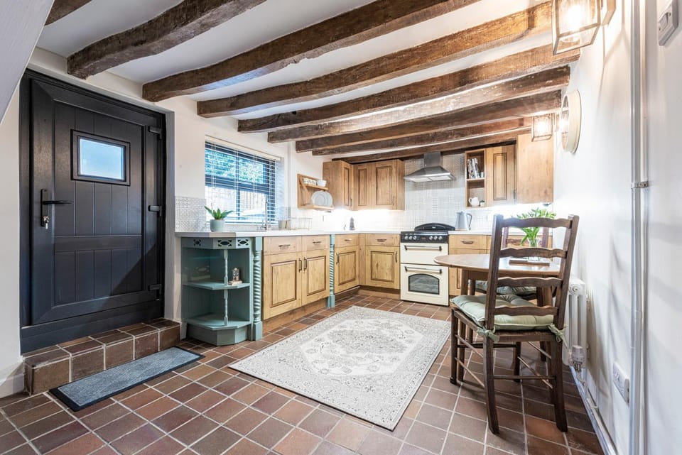 Dining area, kitchen