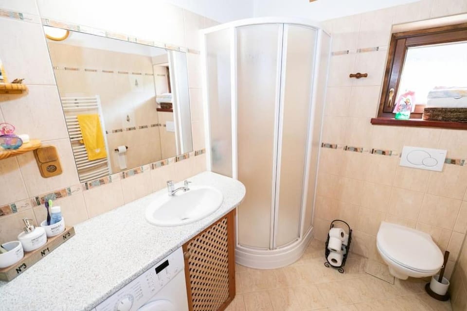 Očarujúci drevený dom v prírodnom prostredí House in Slovakia