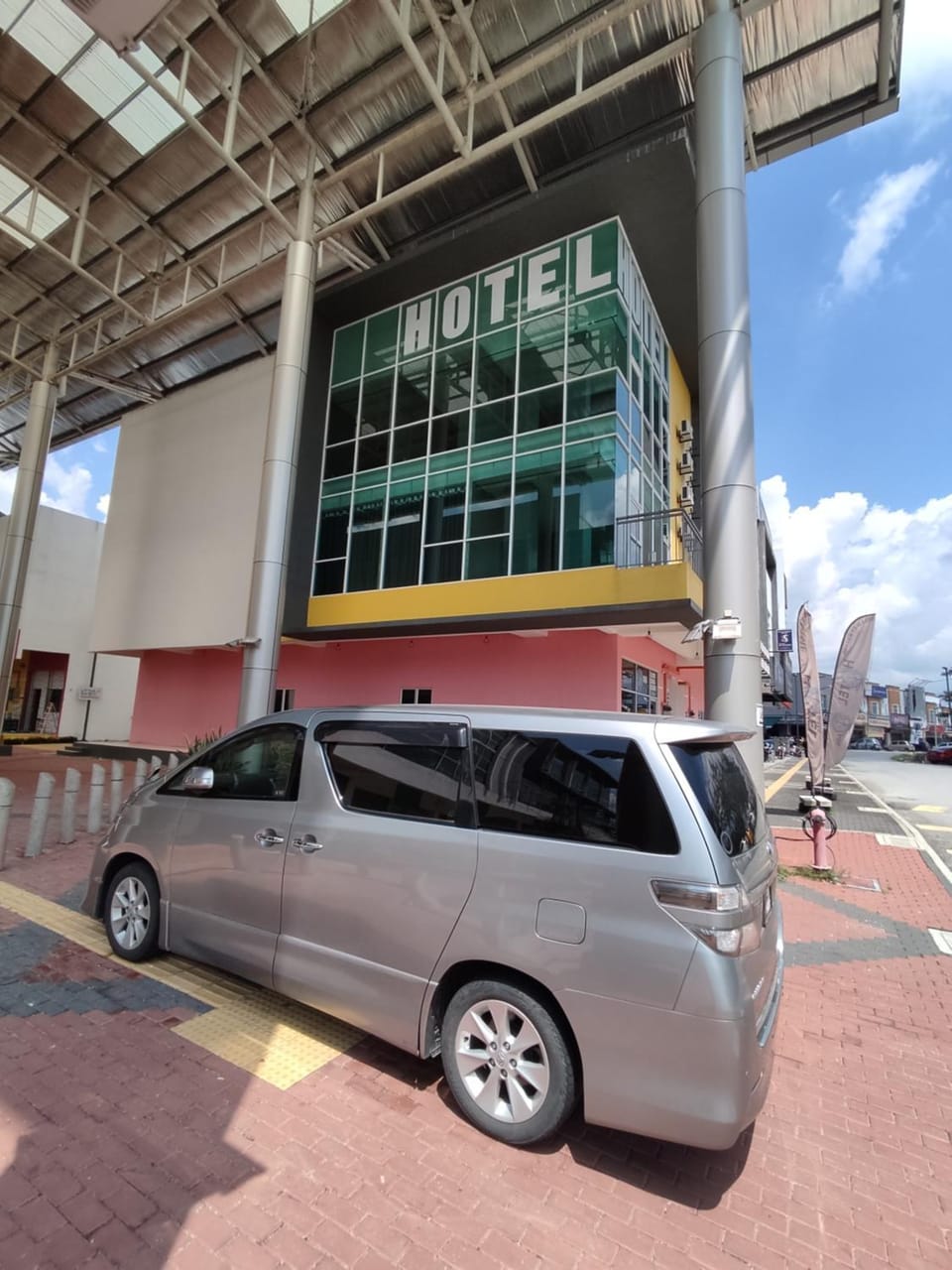 Facade/entrance