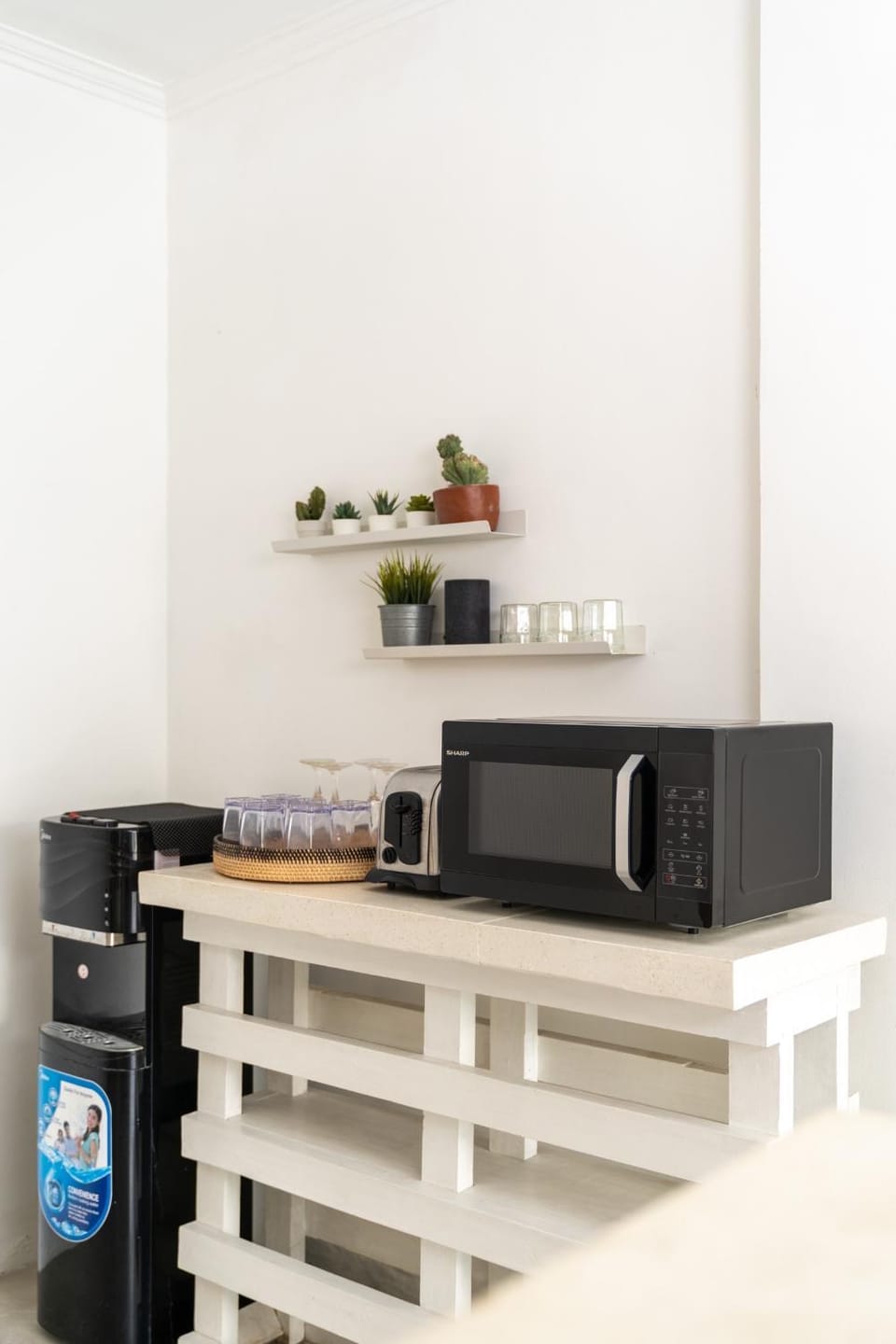 Kitchen or kitchenette, minibar, toaster