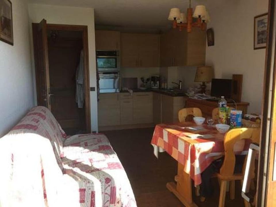Kitchen or kitchenette, Dining area, dishwasher