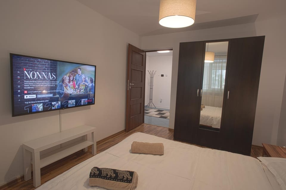 Communal lounge/ TV room, Bed, TV and multimedia, Photo of the whole room, Evening entertainment, Bedroom, towels, wardrobe