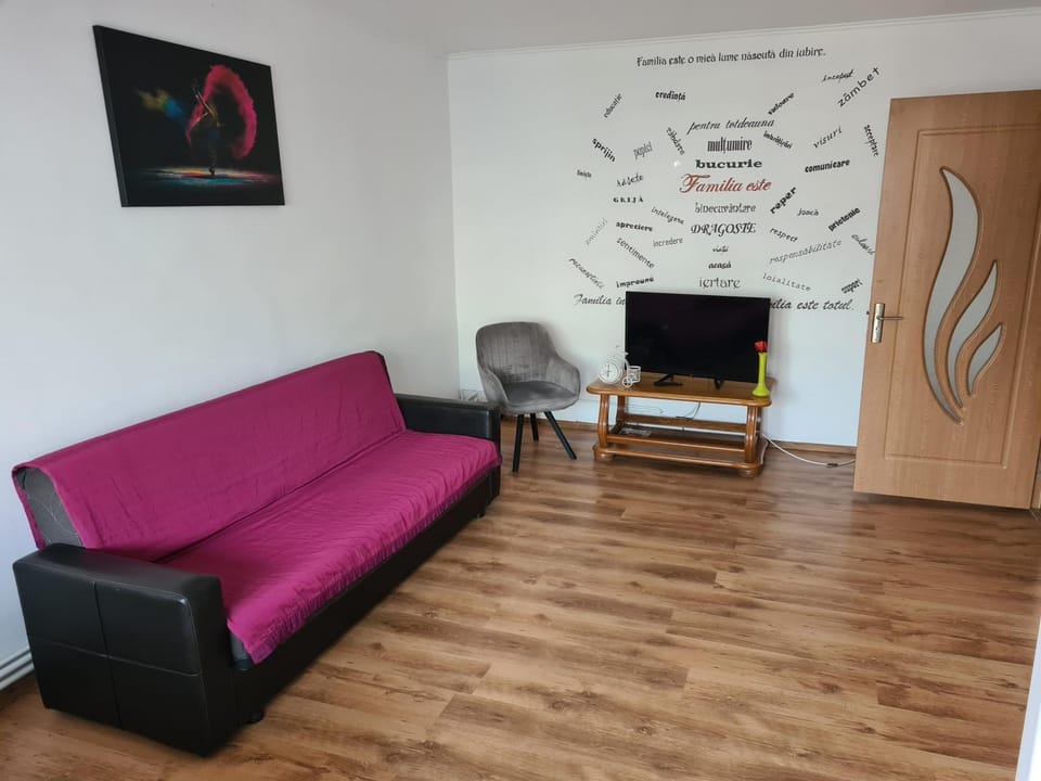 Communal lounge/ TV room, TV and multimedia, Living room, Seating area