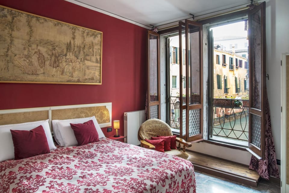 Tre Sestieri Terrace - CANAL VIEW 2024 Bed and Breakfast in San Marco