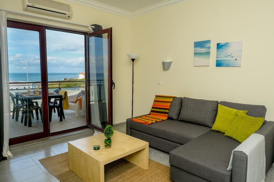 The Family Apart Beach Apartment in Ericeira