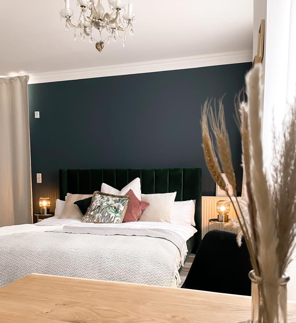 Bed, Dining area, Bedroom