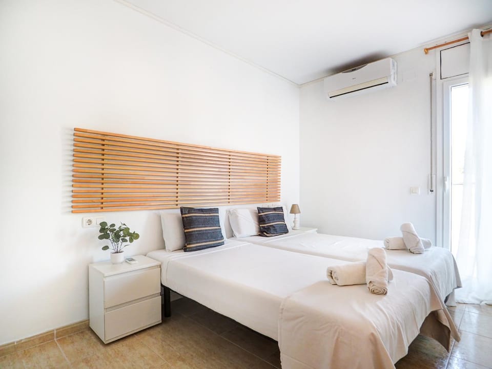 Bed, Bedroom, air conditioner