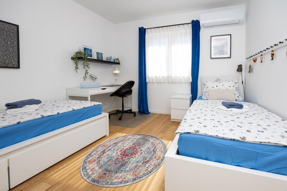 Bed, Seating area, Bedroom, towels, wardrobe