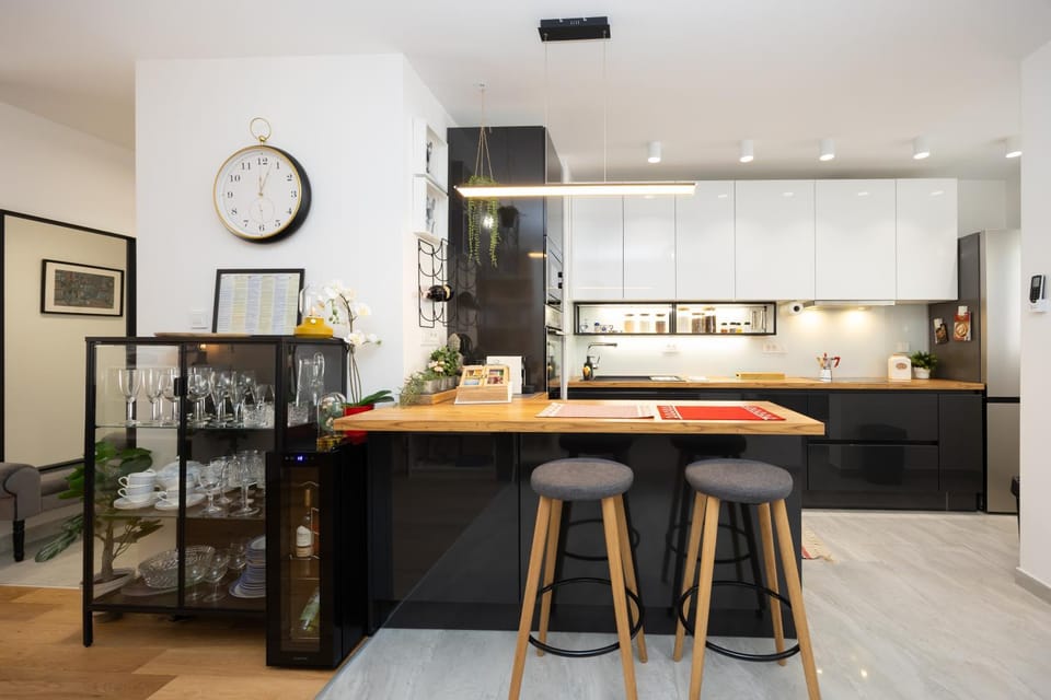 Seating area, kitchen