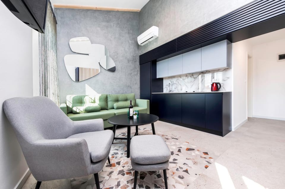 Kitchen or kitchenette, Living room, Seating area