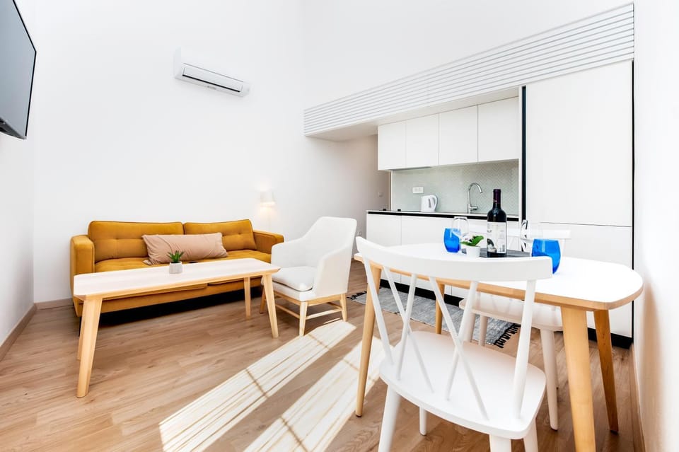 Kitchen or kitchenette, Living room, Seating area