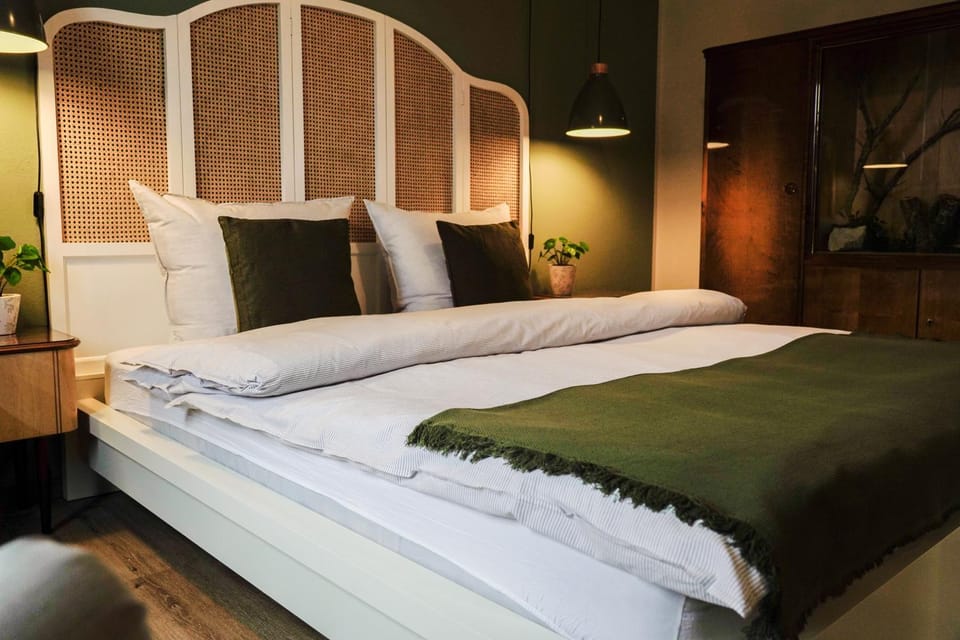 Bed, Photo of the whole room