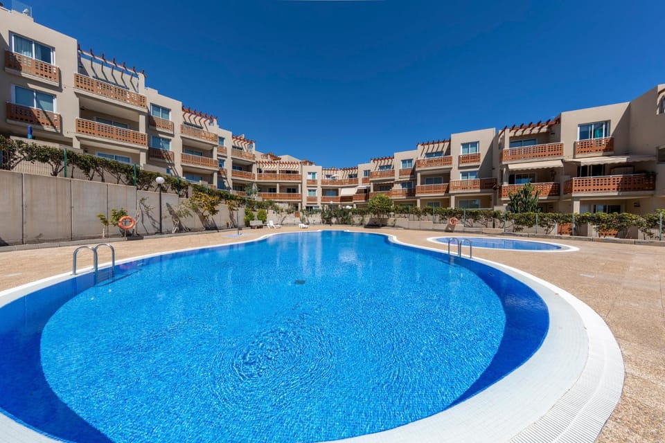 Property building, Swimming pool, Swimming pool