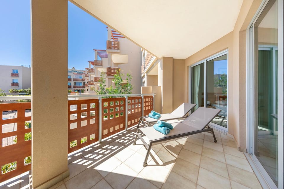Balcony/Terrace, sunbed