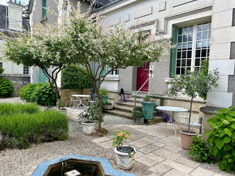 Facade/entrance, Inner courtyard view