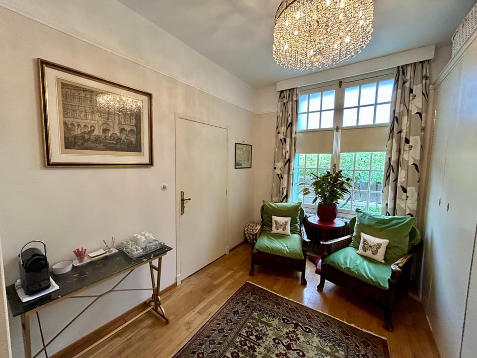 Coffee/tea facilities, Seating area