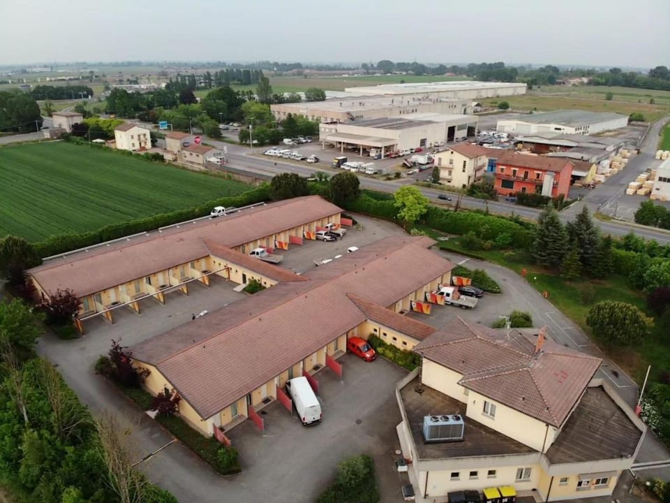 Day, Neighbourhood, Bird's eye view, Street view, Location
