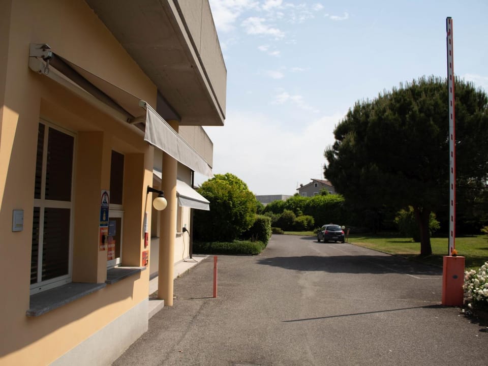 Property building, Garden, Lobby or reception, Garden view