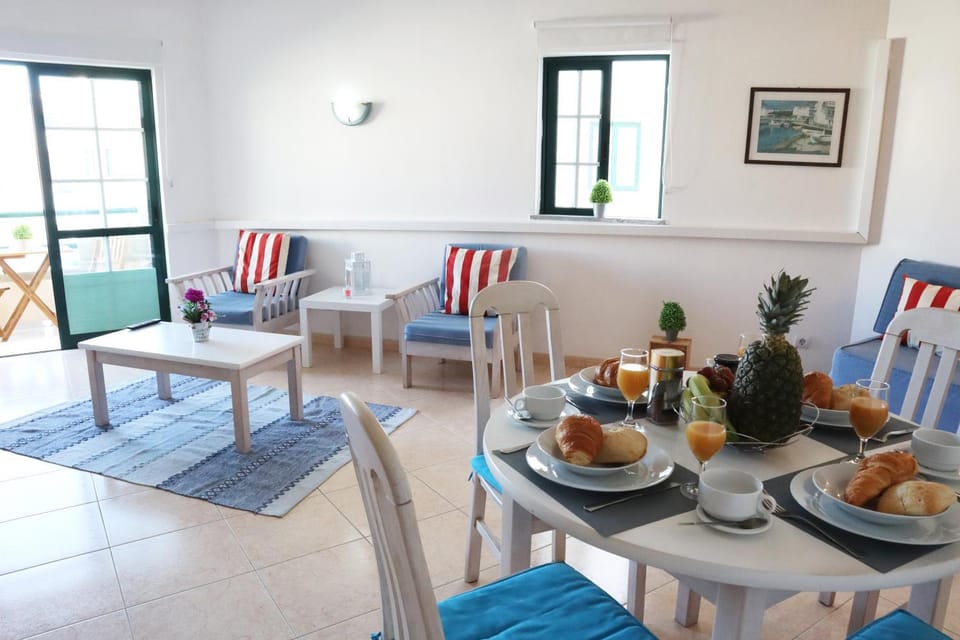 Spring, People, Winter, Summer, View (from property/room), Balcony/Terrace, Living room, Decorative detail, Dining area, Bedroom, Guests, Seasons, Time of day, young children, group of guests, Family, Parking, furniture, heating, pet friendly, stove, towels, kitchen