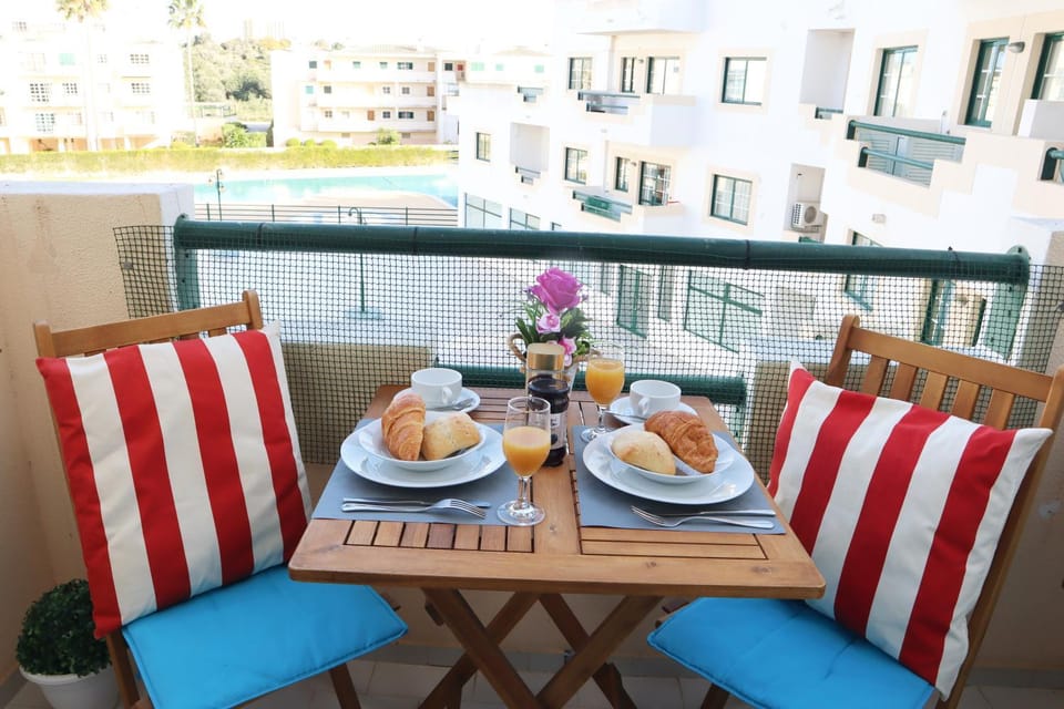 Patio, Spring, People, Bird's eye view, Winter, Summer, Balcony/Terrace, Photo of the whole room, Seating area, Dining area, Pool view, Swimming pool, Seasons, Time of day, children, group of guests, Quiet street view, Inner courtyard view, hair dresser