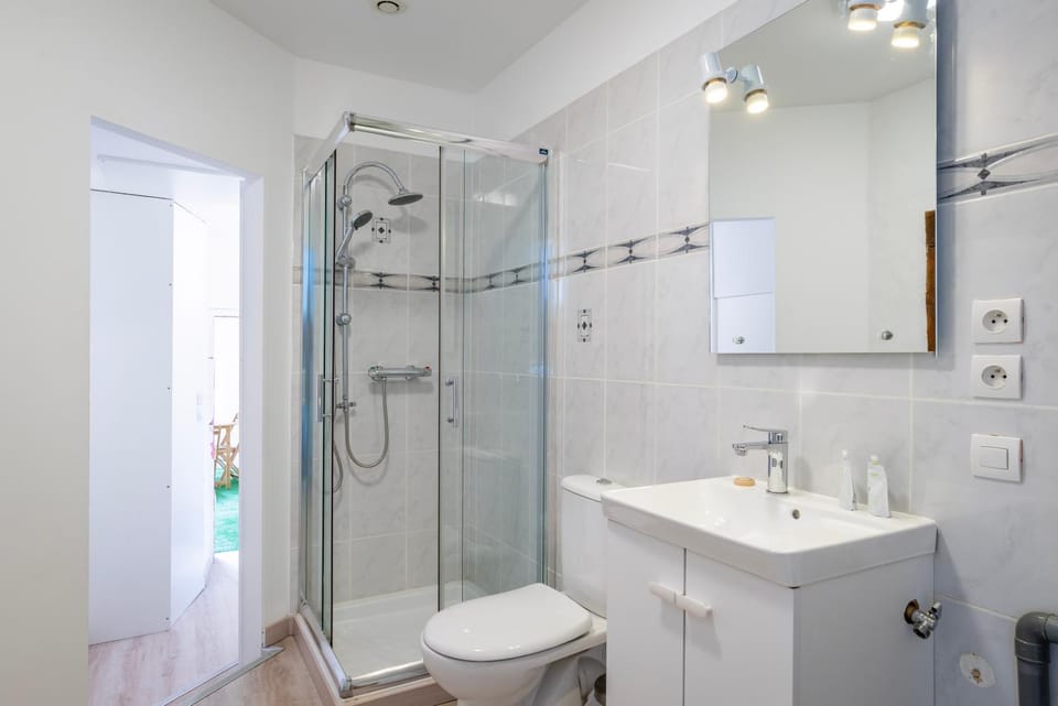 Shower, Toilet, Bathroom