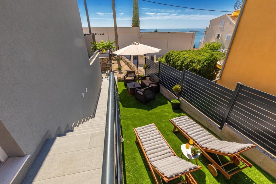 Garden, View (from property/room), Balcony/Terrace, Seating area, Garden view