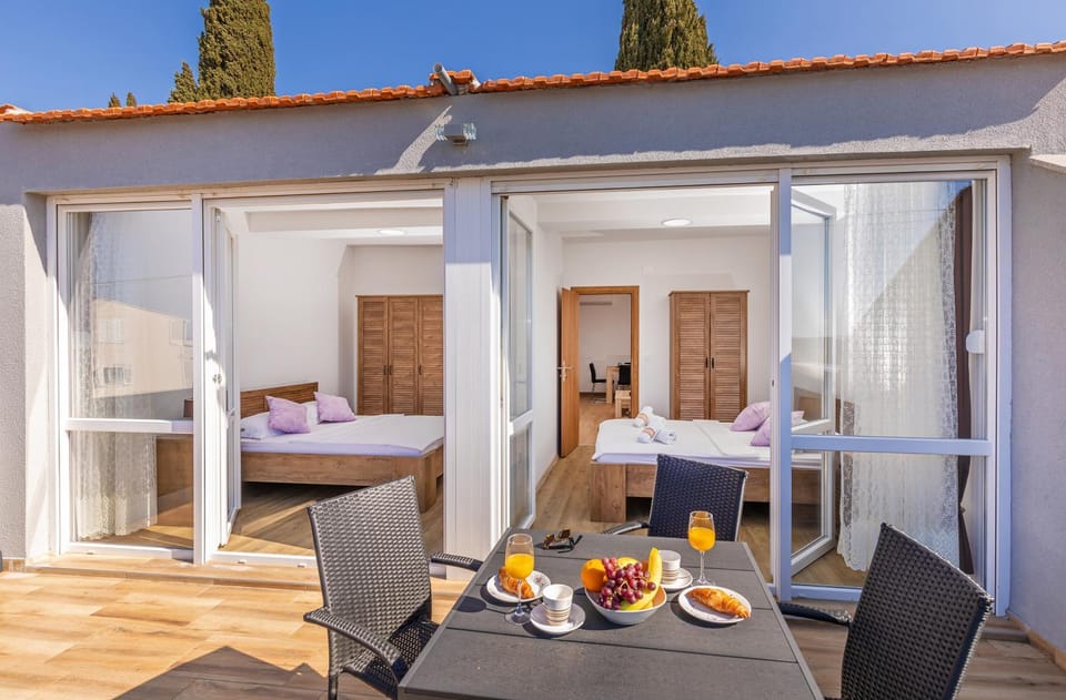 Patio, View (from property/room), Balcony/Terrace, Food and drinks, Breakfast, Drinks